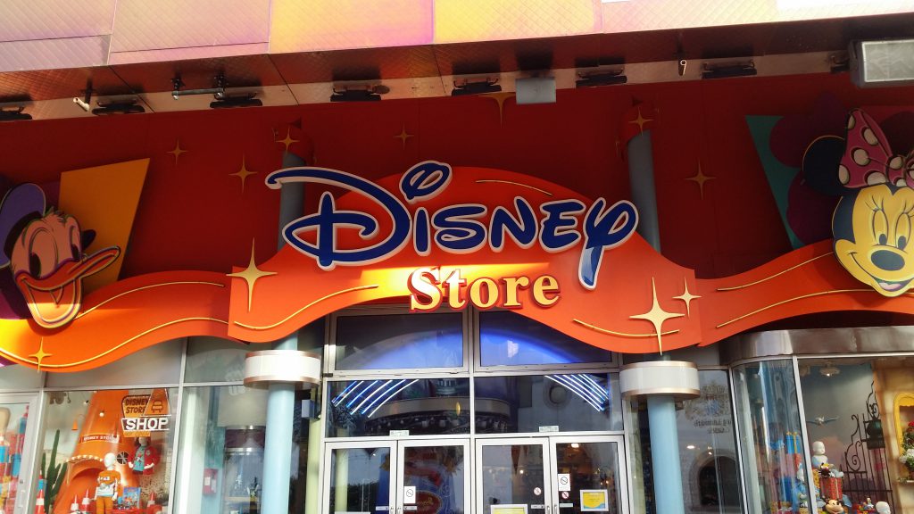 Disneyland Parigi in un giorno: shopping al Disney Village