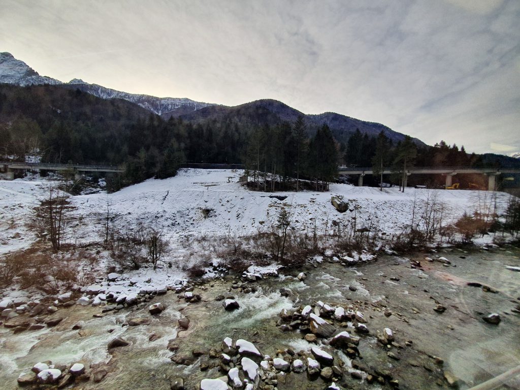 un fiume di montagna