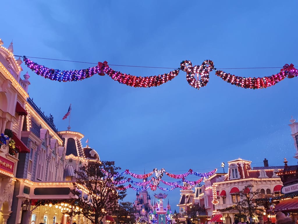 Visitare Disneyland Paris a Natale. Cosa fare, temperature e altre informazioni utili.