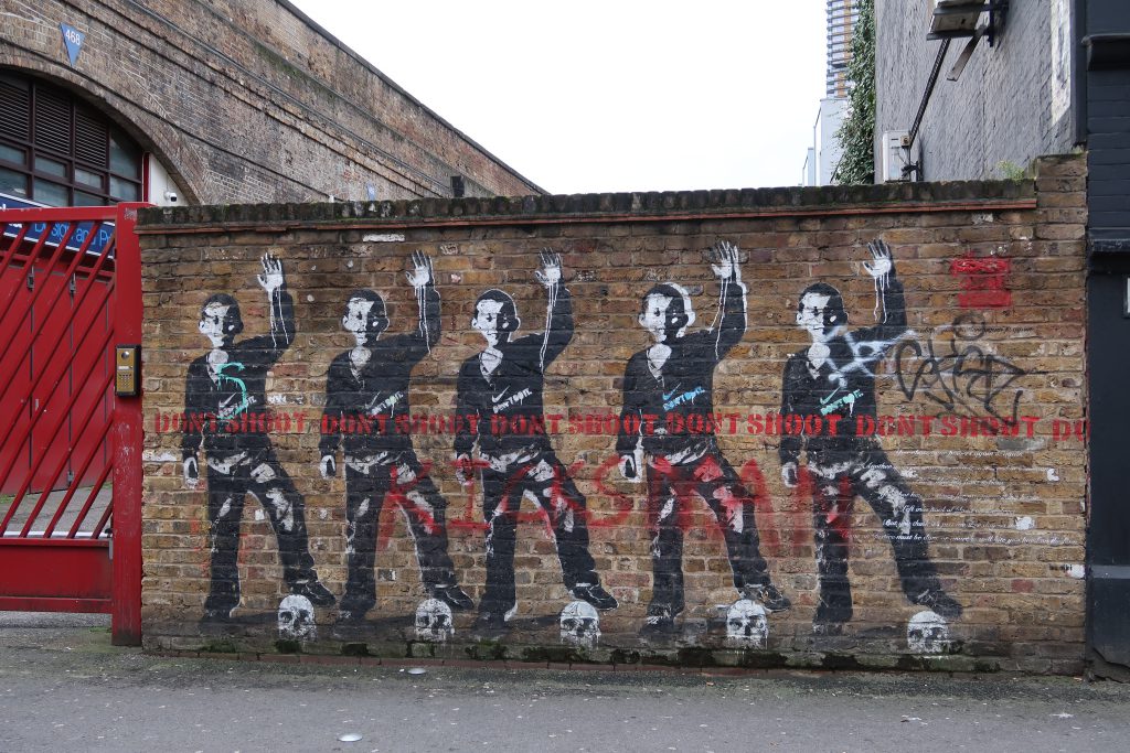 il murales don't shoot di Bambi