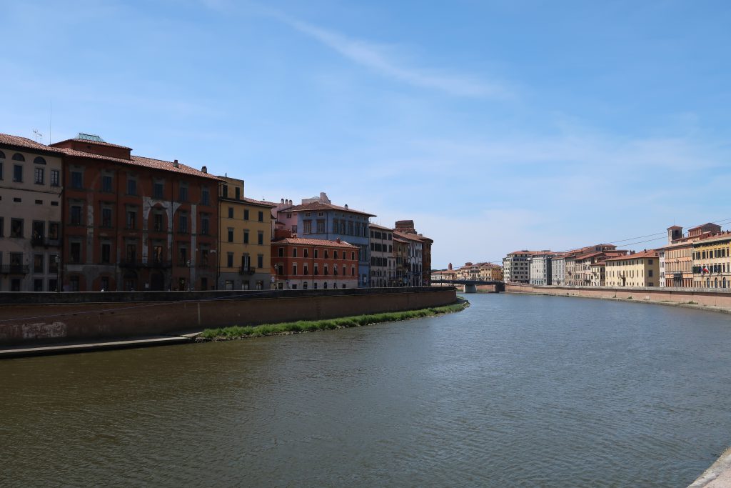 Pisa in un giorno: passeggiata sul Lungarno