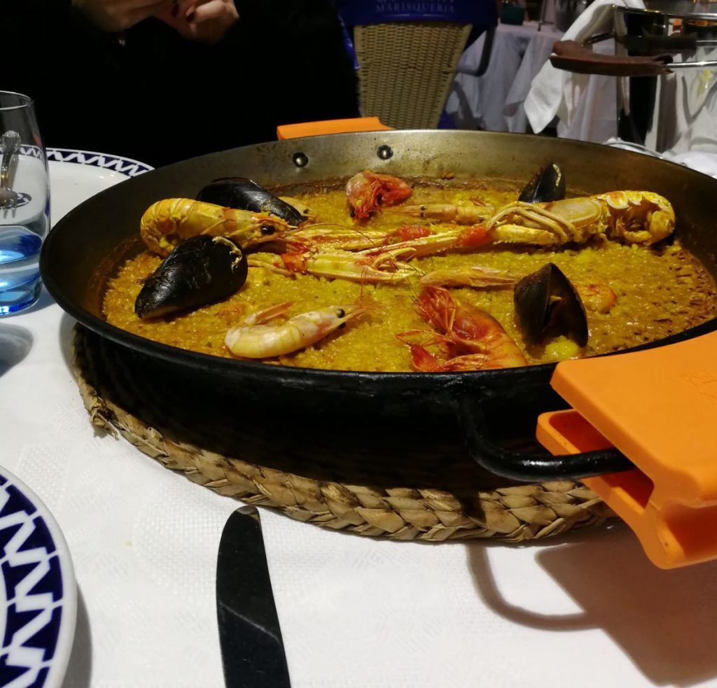 Mangiare la paella valenciana a Civera Marisquerias