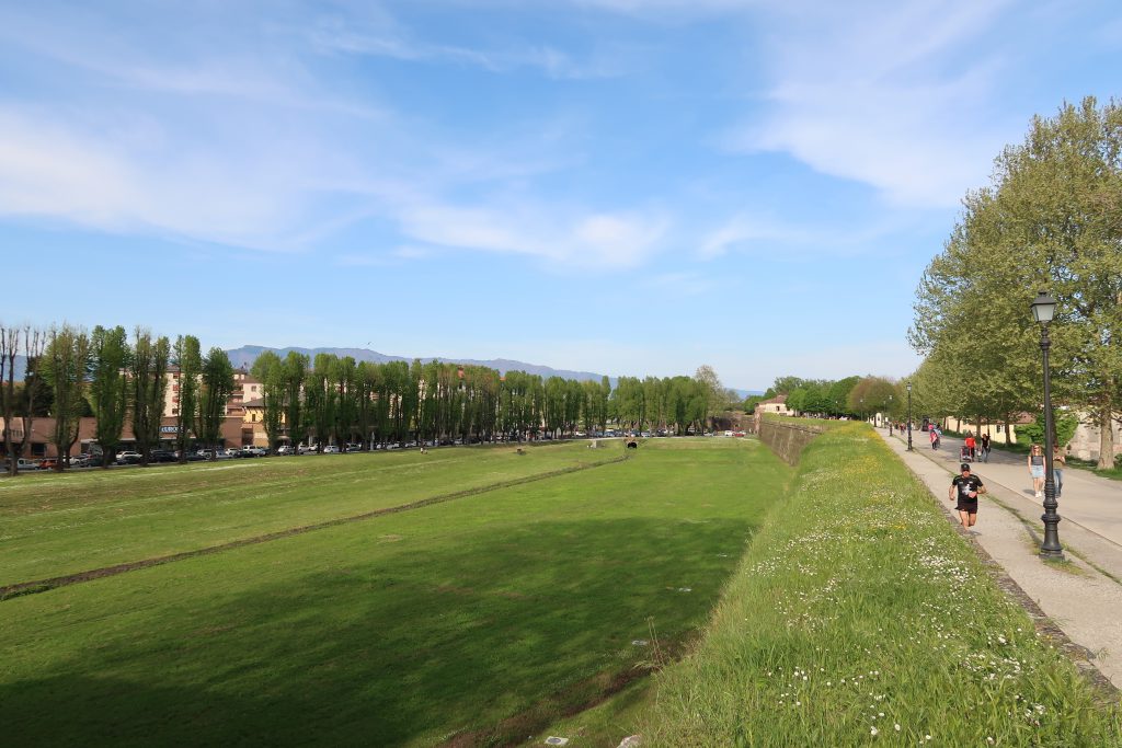 Una passeggiata sulle mura di Lucca