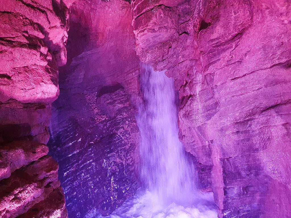 La vista sulla cascata del Varone dalla Grotta Inferiore