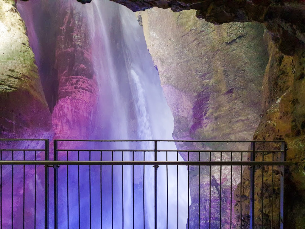 La vista sulla cascata del Varone dalla Grotta Superiore