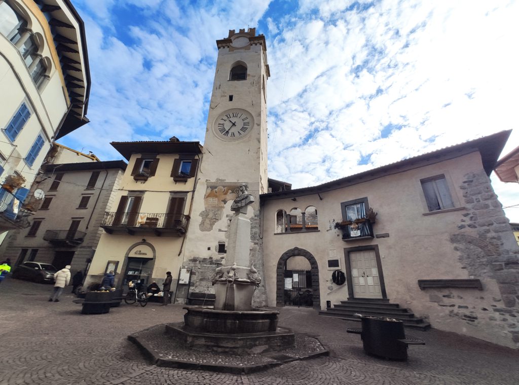 cosa vedere a Lovere: Piazza Vittorio Emanuele II