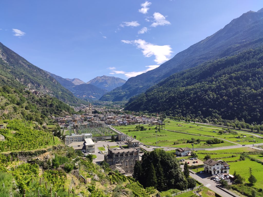 La vista su Grosio dai castelli