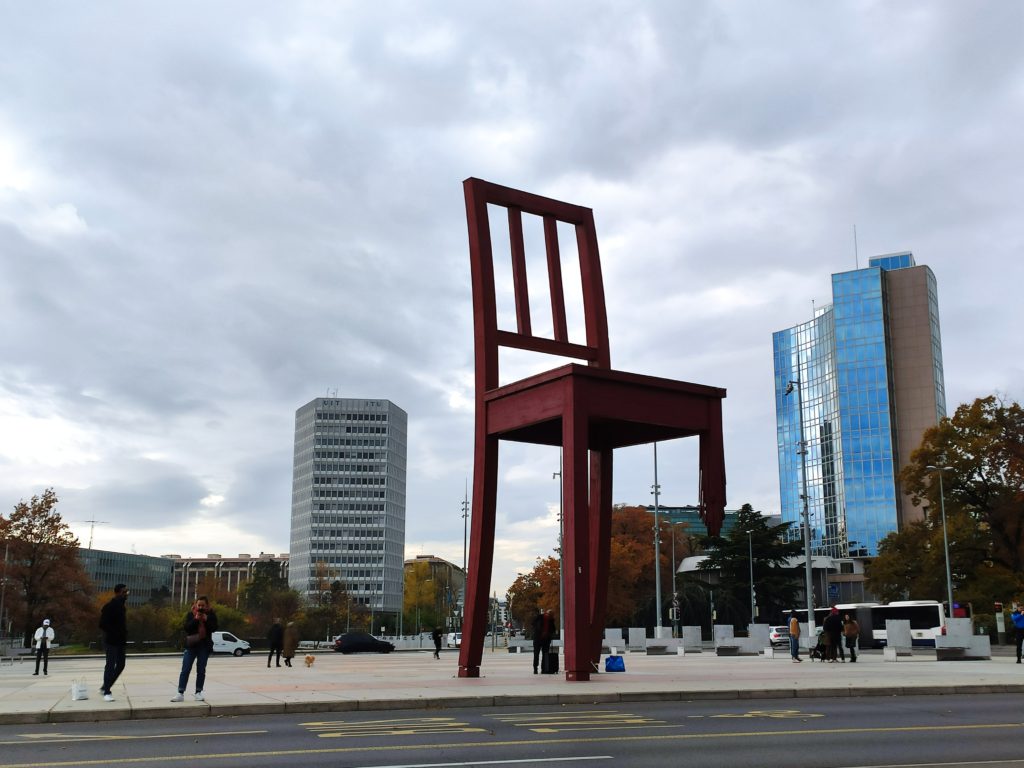 Broken Chair a Ginevara