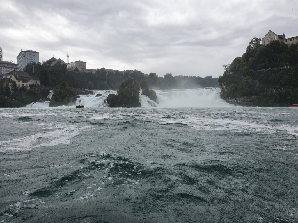 Le Cascate del Reno viste dalla barca