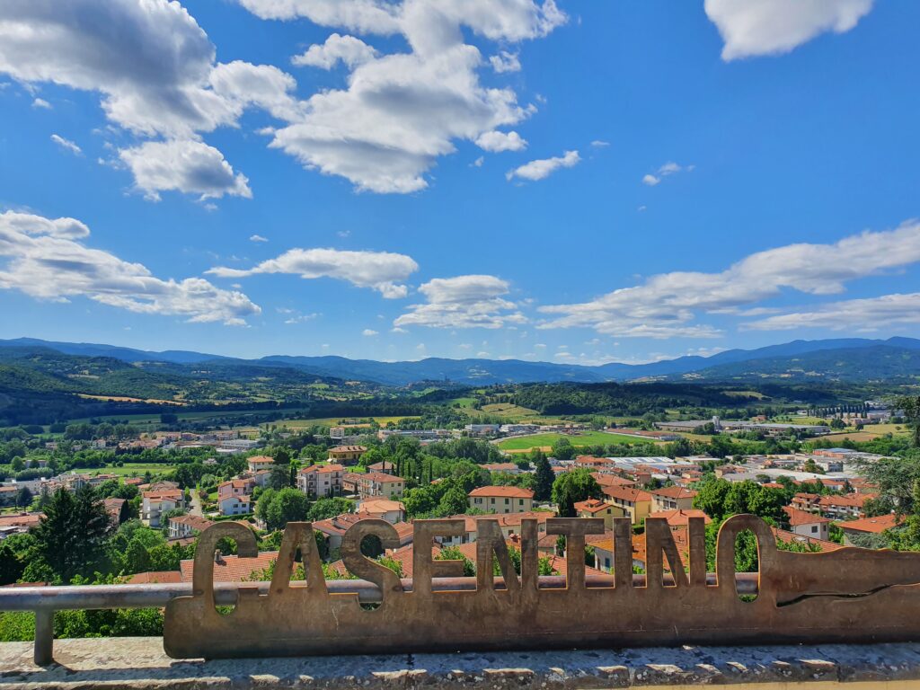 La vista sul Casentino dalla terrazza panoramica di Bibbiena