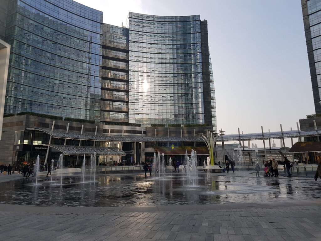 Piazza Gae Aulenti a Milano