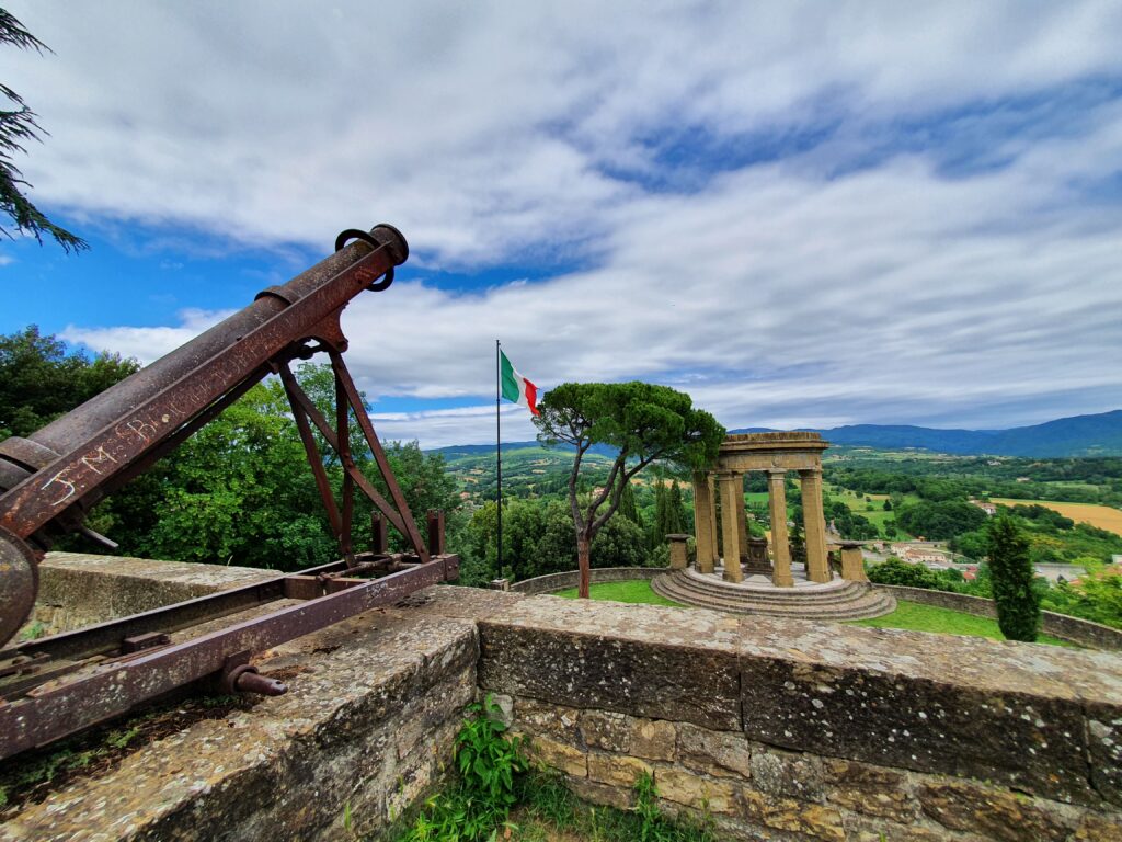 Cosa vedere a Poppi: il monumento ai caduti