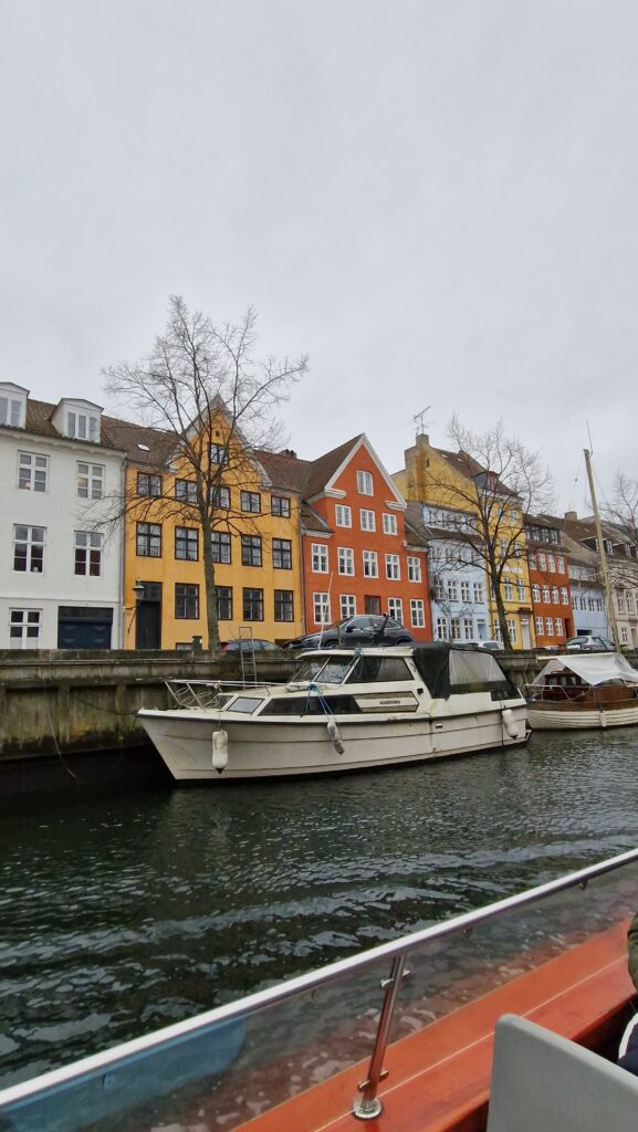 cosa fare a copenaghen: crociera sui canali