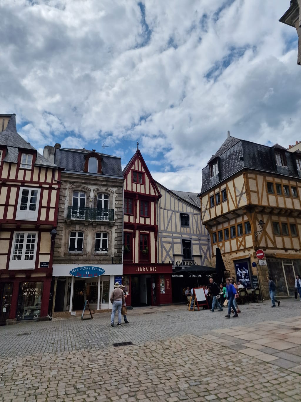Le case a graticcio colorate del centro storico di Vannes